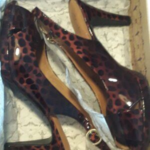 Ladies Clark's Patent Leather Leopard Wessex Bria slingback heels size 8 M